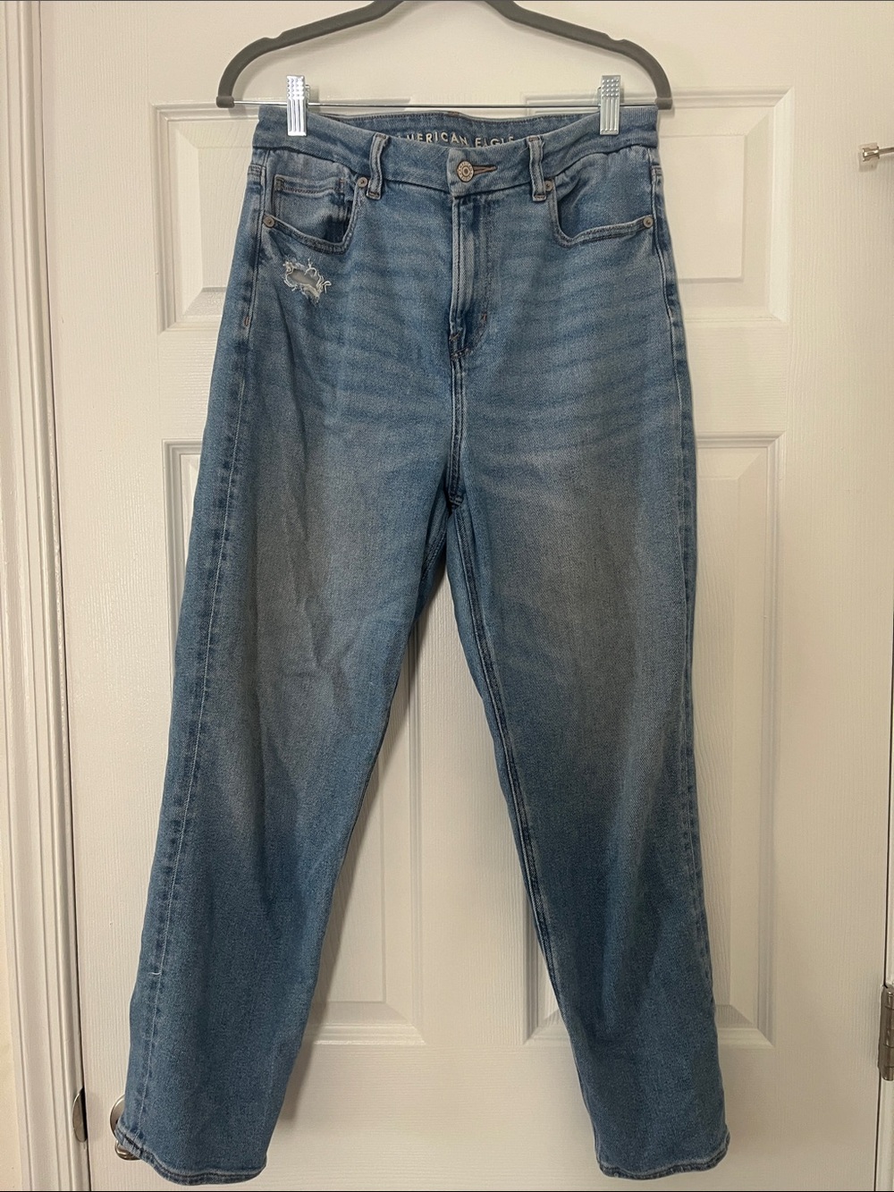 American Eagle Outfitters High Rise Light Wash Curvy Mom Jeans